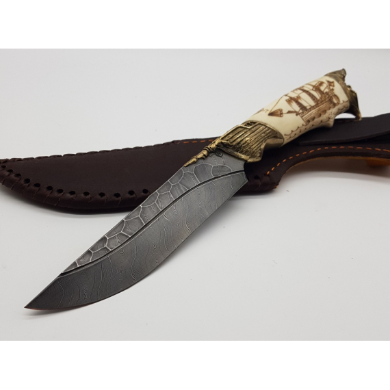 Эксклюзивный нож "Путник-пират", дамасская сталь, кость, литье "пират"