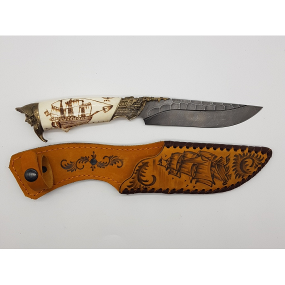 Эксклюзивный нож "Путник-пират", дамасская сталь, кость, литье "пират"